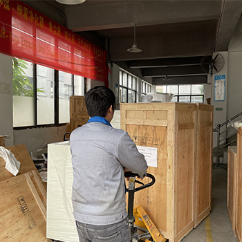 Dust removal equipment in the factory workshop, PURE-AIR cleans up the smoke and dust pollution in the workshop, helping to improve production.